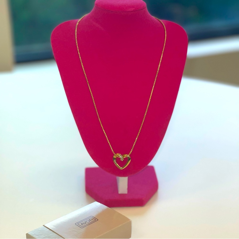 Avon - Sparkling Heart Necklace - NIB original Packaging